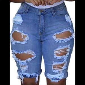 NWOT Women’s Plus Sized Stretch Distressed Shorts